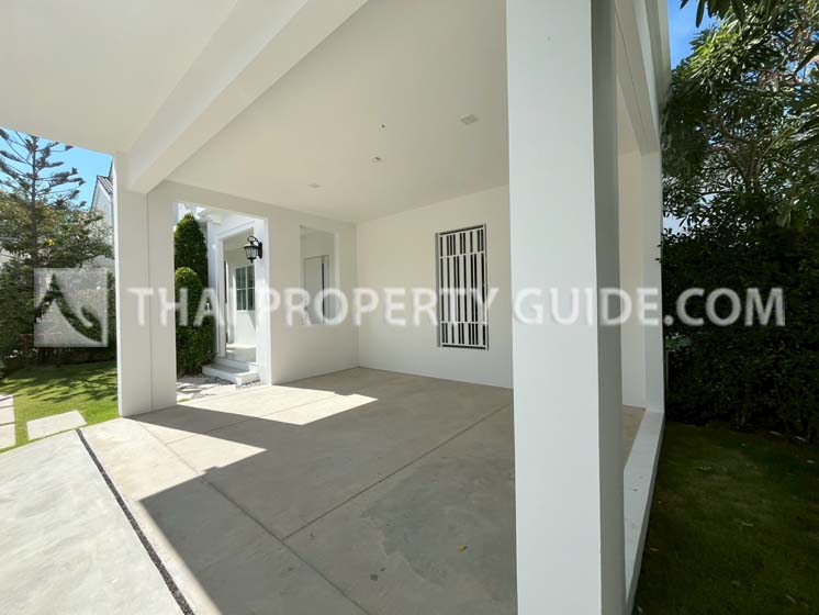 House with Shared Pool in Bangnatrad 